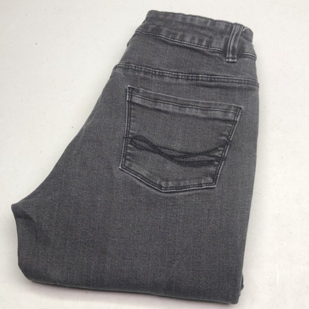 LIKE NEW SANTANA BLACKWASH STRAIGHT FIT CROP JEANS 6/28x23 ⭐️